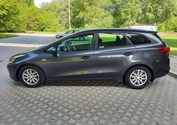 Kia Ceed cena 29000 przebieg: 260000, rok produkcji 2015 z Warszawa małe 352